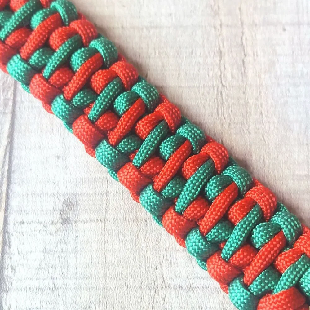 Handmade Paracord Keyholder Carabiner Clip & Keyring Red and Green Christmas